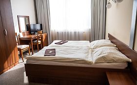 City Hotel B&B, Reception 24 7, 800M Od-From R1, Free Parking